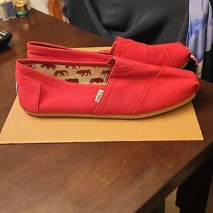 Toms Red Slip-on Shoes w/ Animals on Interior Men's 11 Women's 12-12.5
